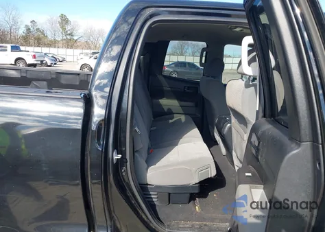 2013 Toyota Tundra Grade 5.7L V8 z USA, uszkodzony, nr VIN 5TFRY5F13DX141204